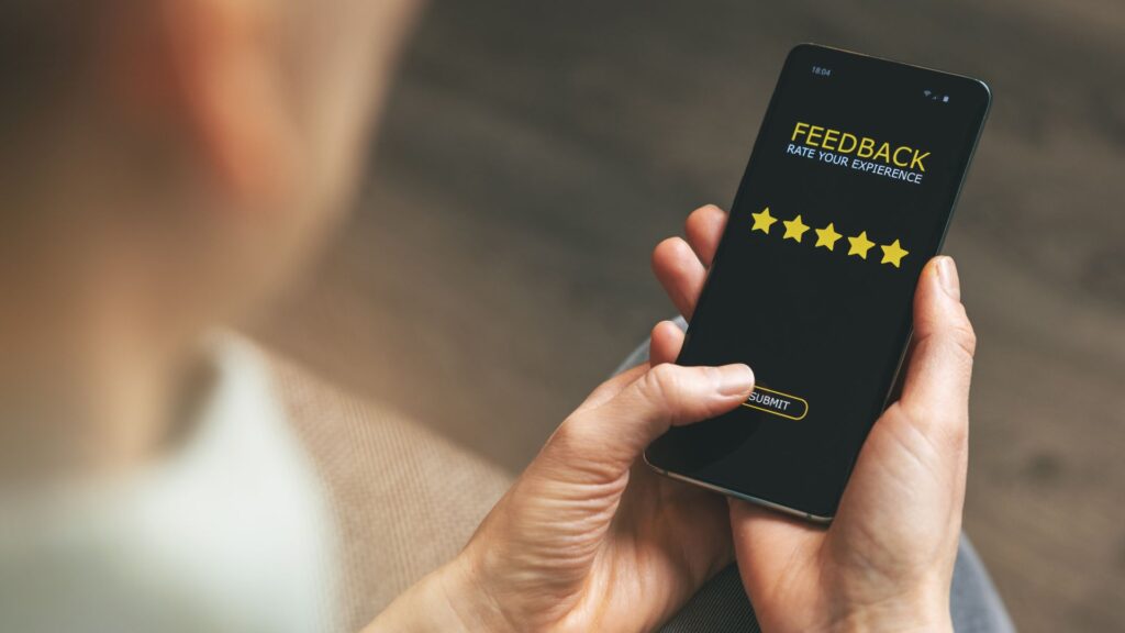 Aprenda a responder avaliações online com eficácia! Evite erros comuns e melhore sua reputação e relacionamento com os clientes.