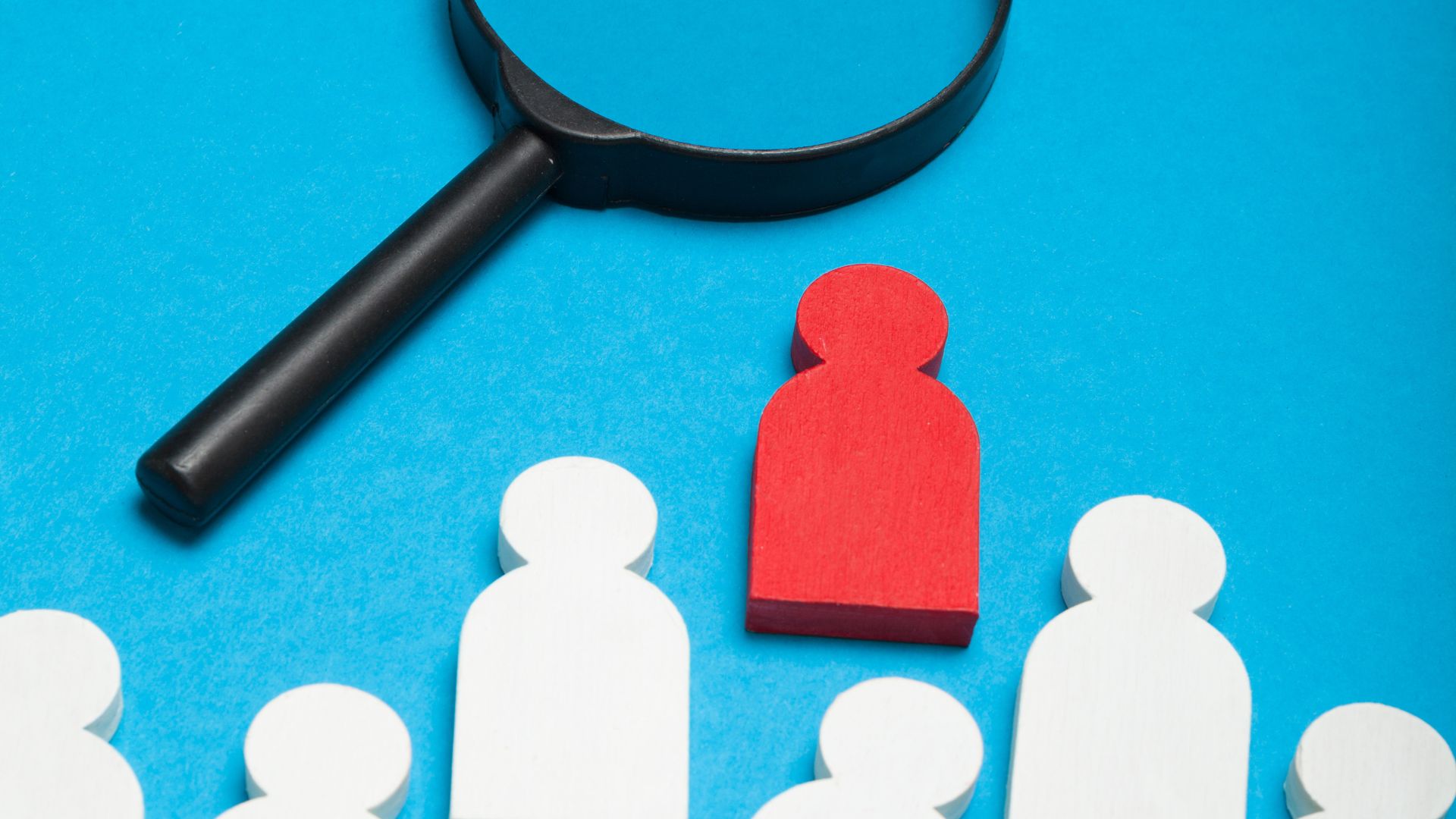 Descubra como avaliações compradas impactam seu ranking online e a importância da qualidade e diversidade dos feedbacks.