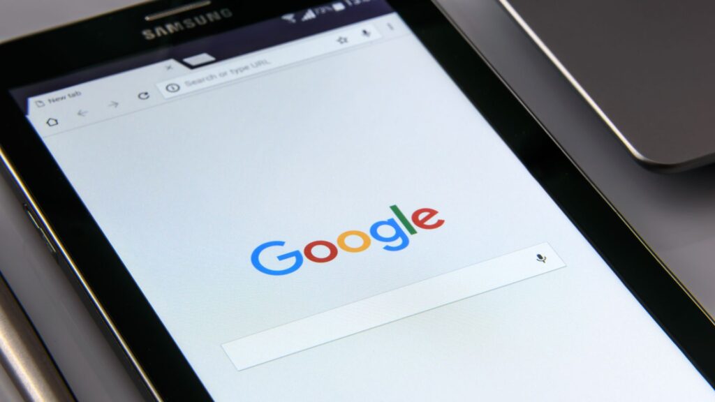 Descubra como avaliações compradas podem impactar seu ranqueamento no Google Maps e os riscos dessa prática. Avaliações autênticas são a chave!